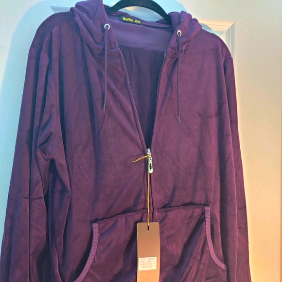 NWT Purple Athletic Apparel - Picture 1 of 2